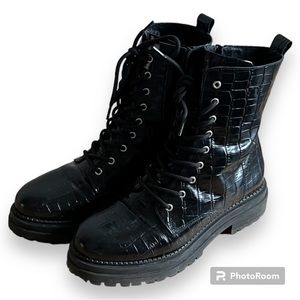 Blanc combat boots | black booties